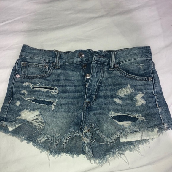 Ripped classic denim shorts - Picture 1 of 3
